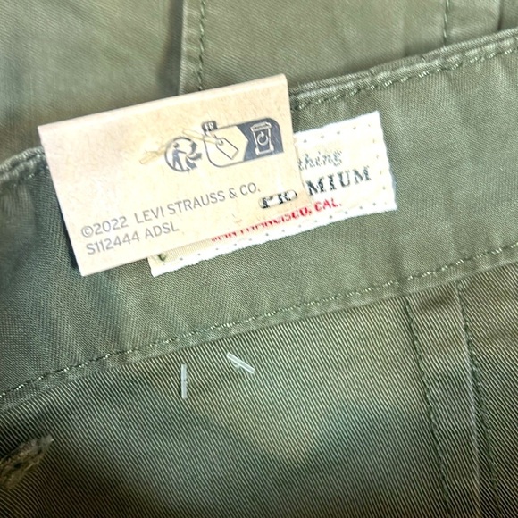 NWT Levi’s Women’s Olive Green Wide Leg Cotton Twill Baggy Cargo Pants Trousers - Picture 9 of 11